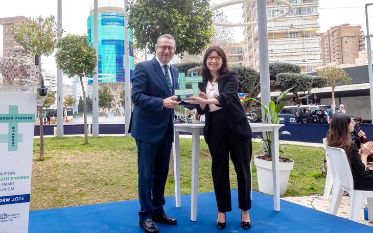 La Comisión Europea entrega a Benidorm el distintivo que lo reconoce como Pionero Verde del Turismo Inteligente de la UE para 2025